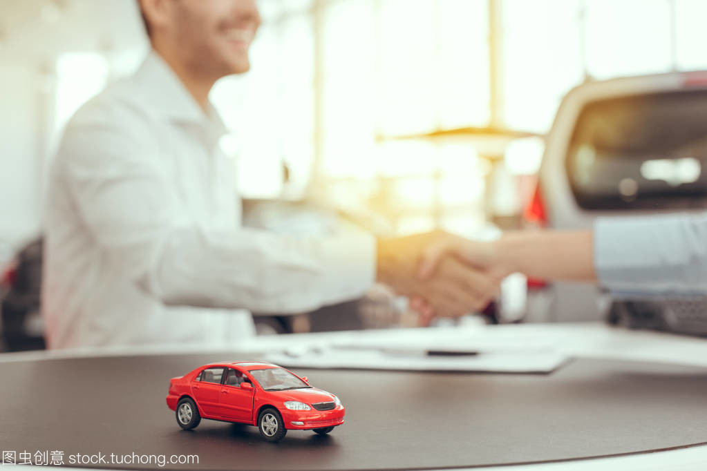 年轻人的新出行选择 汽车租赁服务与共享出行理念的融合